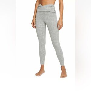 Nike Women's Yoga Dots Twist 7/8 Capri Leggings CZ9144-073 size SMALL NWT